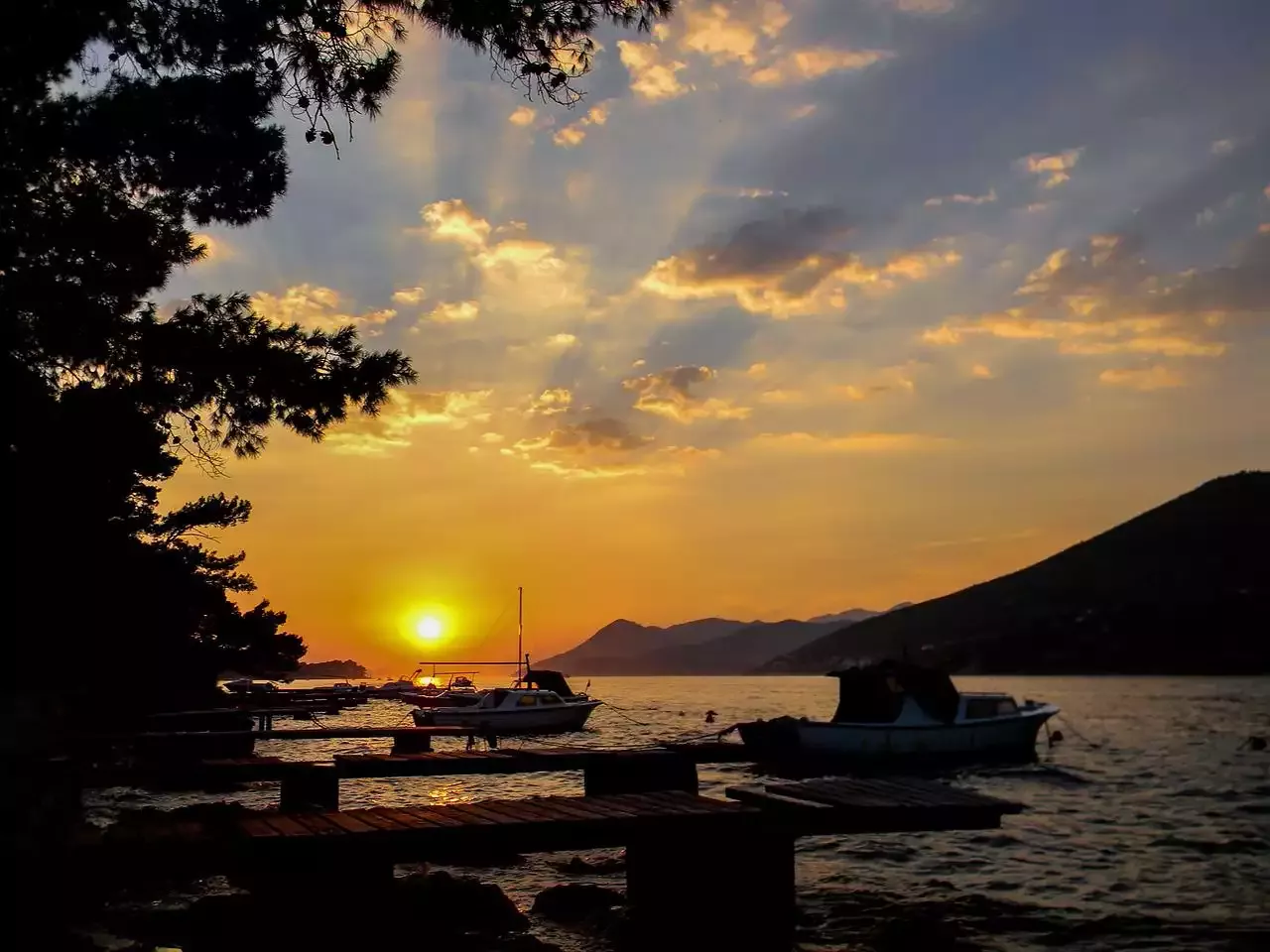 Why choose to Cruise Over Conventional Vacations