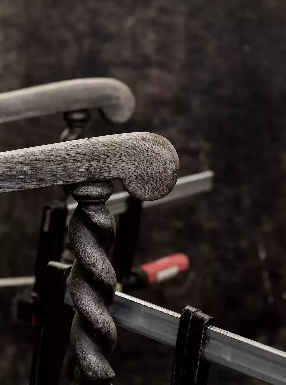 תחביב - שחזור שולחן עתיק