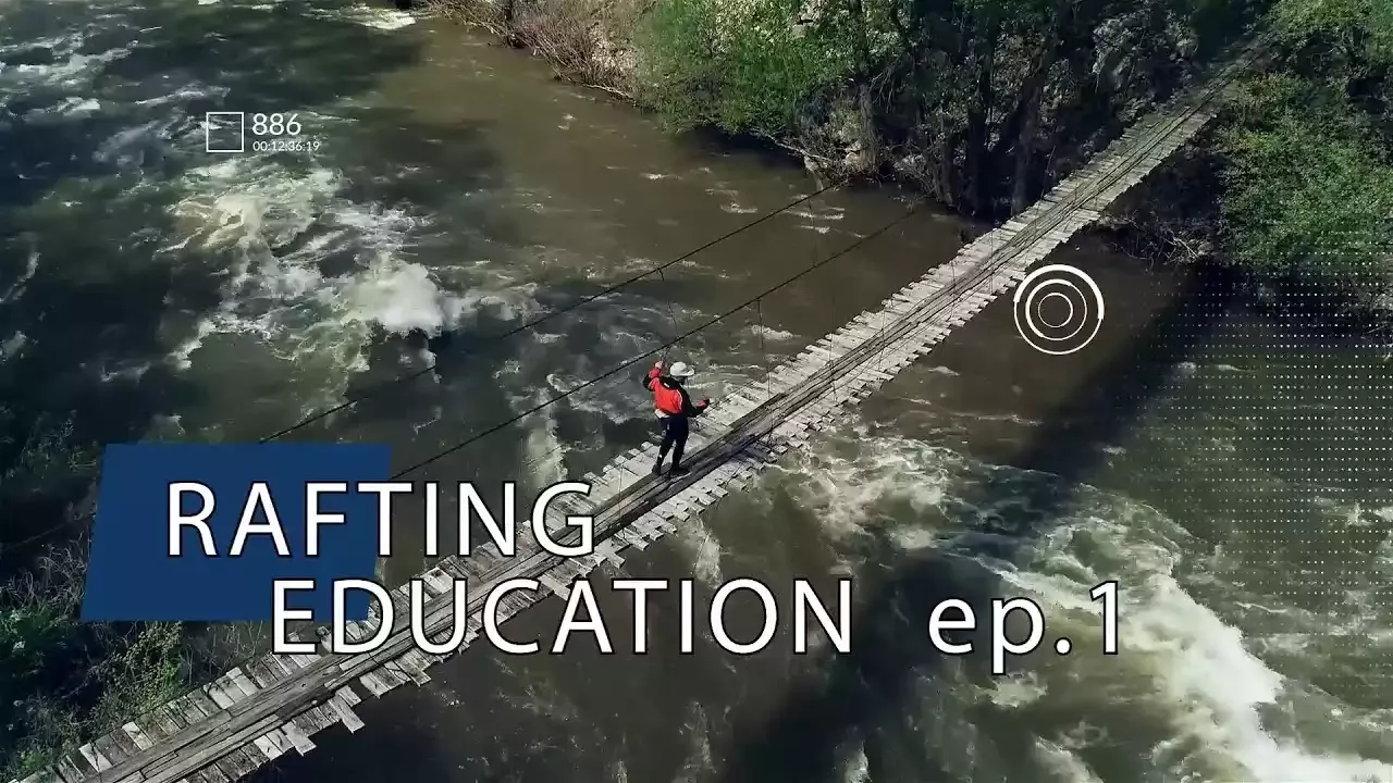 Le guide ultime du rafting en eaux vives pour débutants : explorer les sensations et les défis de ce sport d'aventure alimenté par l'adrénaline