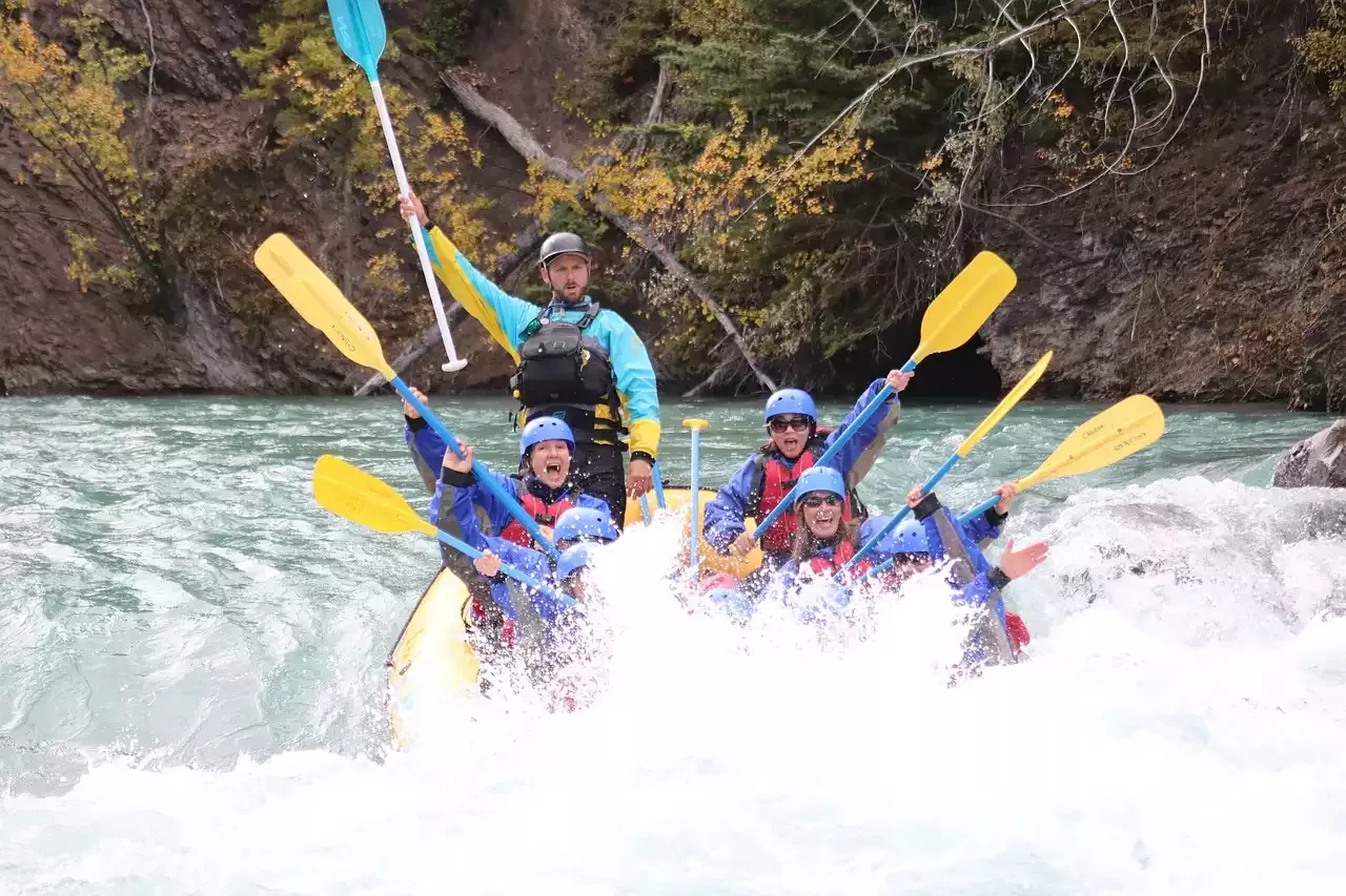 Le guide ultime : quoi porter pour une aventure épique de rafting en eaux vives