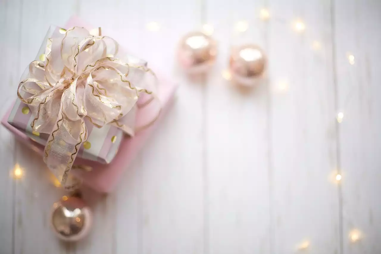 50 and Fabulous: The Ultimate Guide to Memorable 50th Birthday Gifts