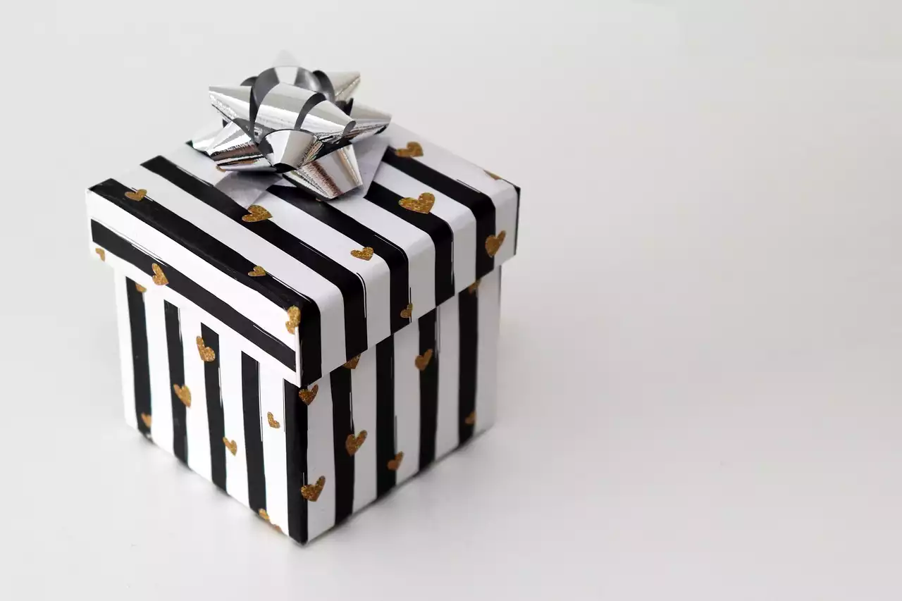The Ultimate Christmas Gift Guide for Sisters: From Skincare to Loungewear