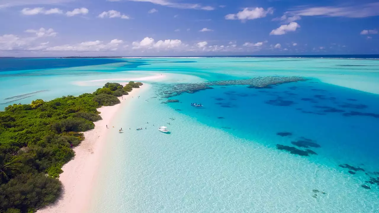 Love is in the Air: Top Valentine's Day Gifts to Ignite Wanderlust in Your Travel-obsessed Partner
