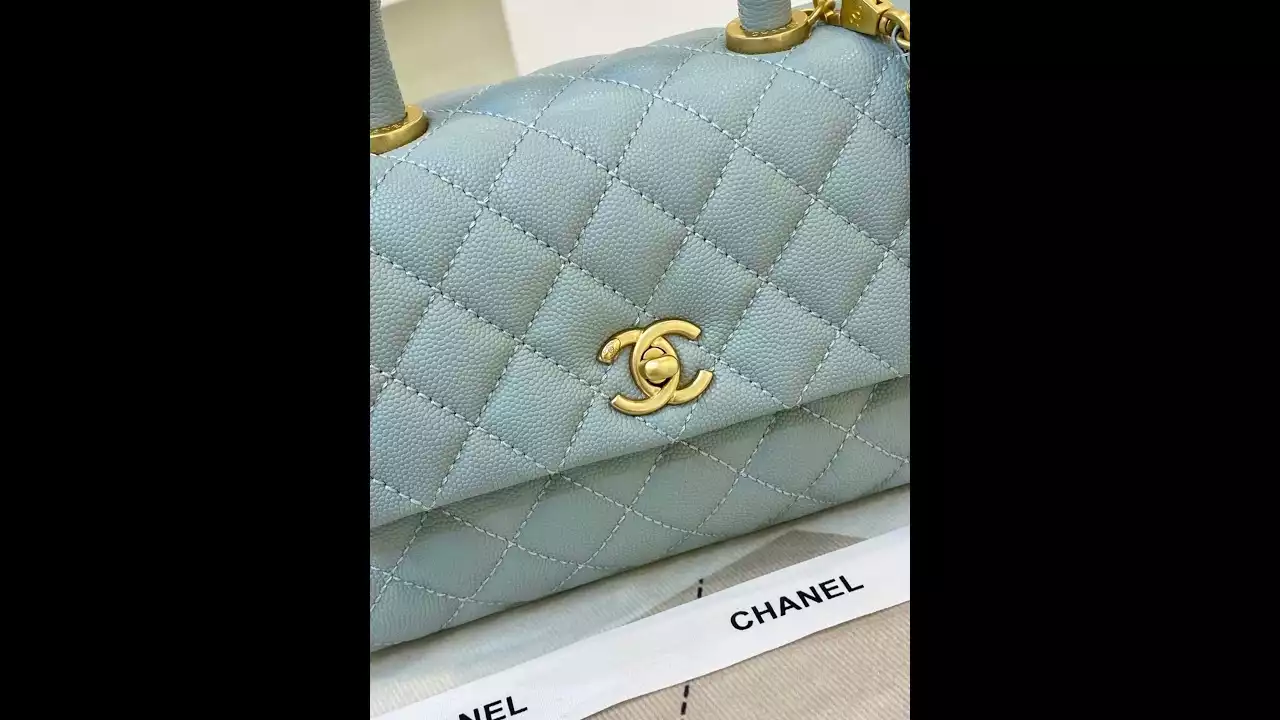 האלגנטיות הנצחית של תיקי קוקו שאנל: אביזר חובה של פאשניסטה