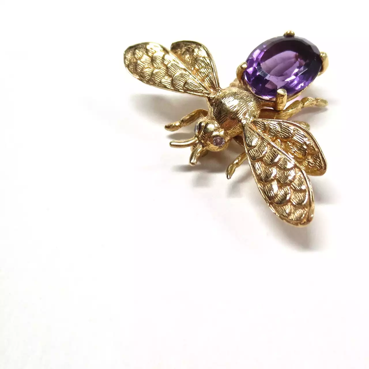Top 5 Designer Brooches for a Sophisticated Collection