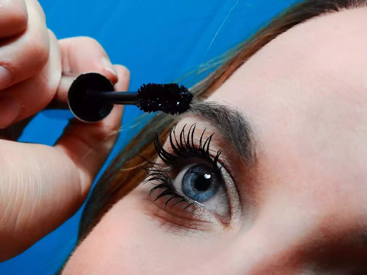 Bold and Beautiful: 5 Mascara Techniques for Voluminous Lashes