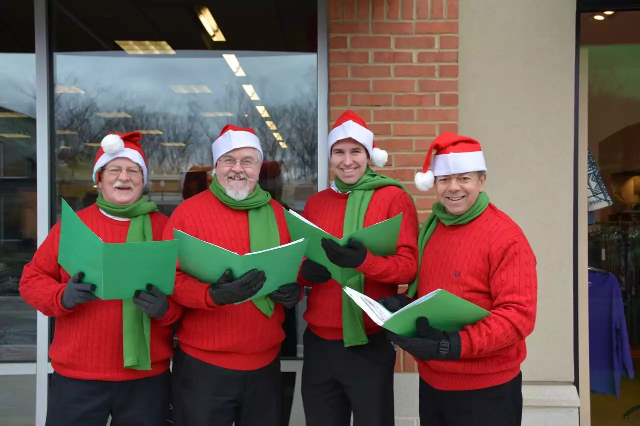 Christmas Caroling: Tips and Popular Songs to Sing