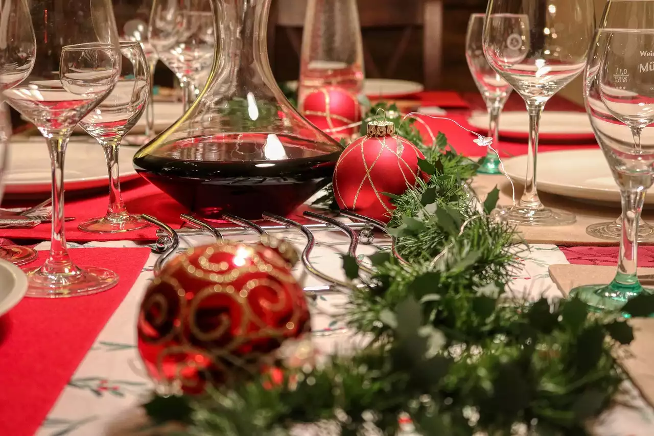 Setting a Beautiful and Festive Christmas Table